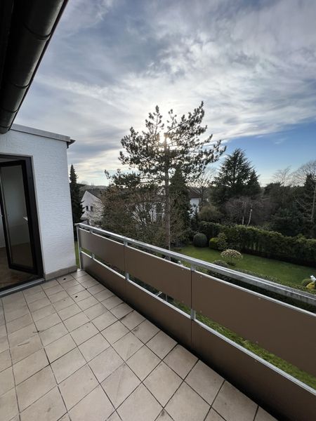 2-Zimmer-Dachgeschosswohnung mit Balkon und eigenem Eingang in Bonn-Holzlar